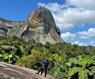 Descubra o Rapel na Pedra Grande de Quatinga em Mogi das Cruzes